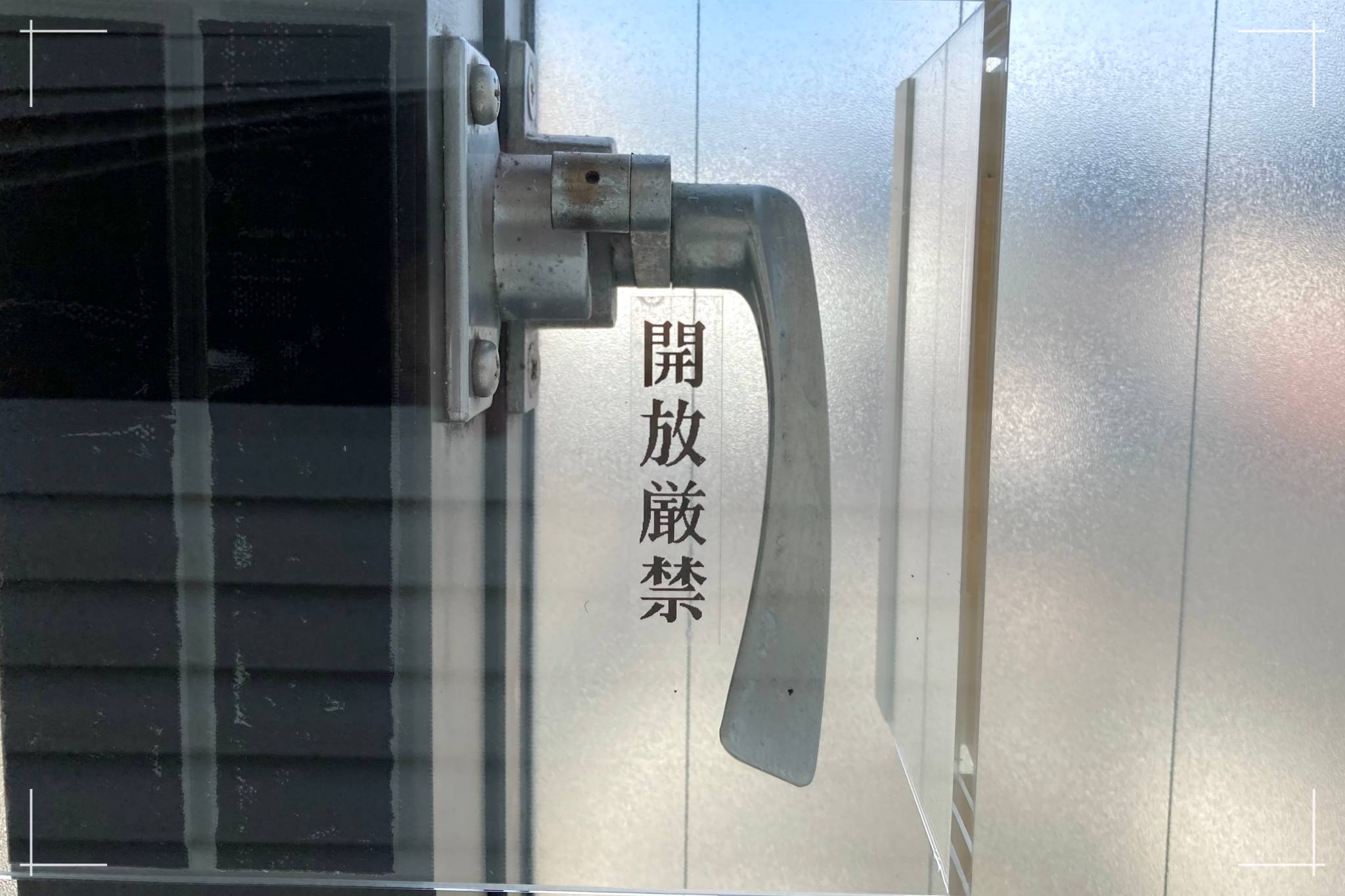 220328-ZXY新宿南口のオープン席｜窓は開放厳禁